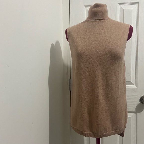 Zara women beige 100% Laine wool sleeveless pullover turtleneck top. Size S. Use - Picture 1 of 6